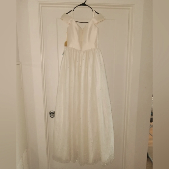 Juniors' Imitation-Pearl-Embellished Gown size 5/6 - Picture 1 of 7